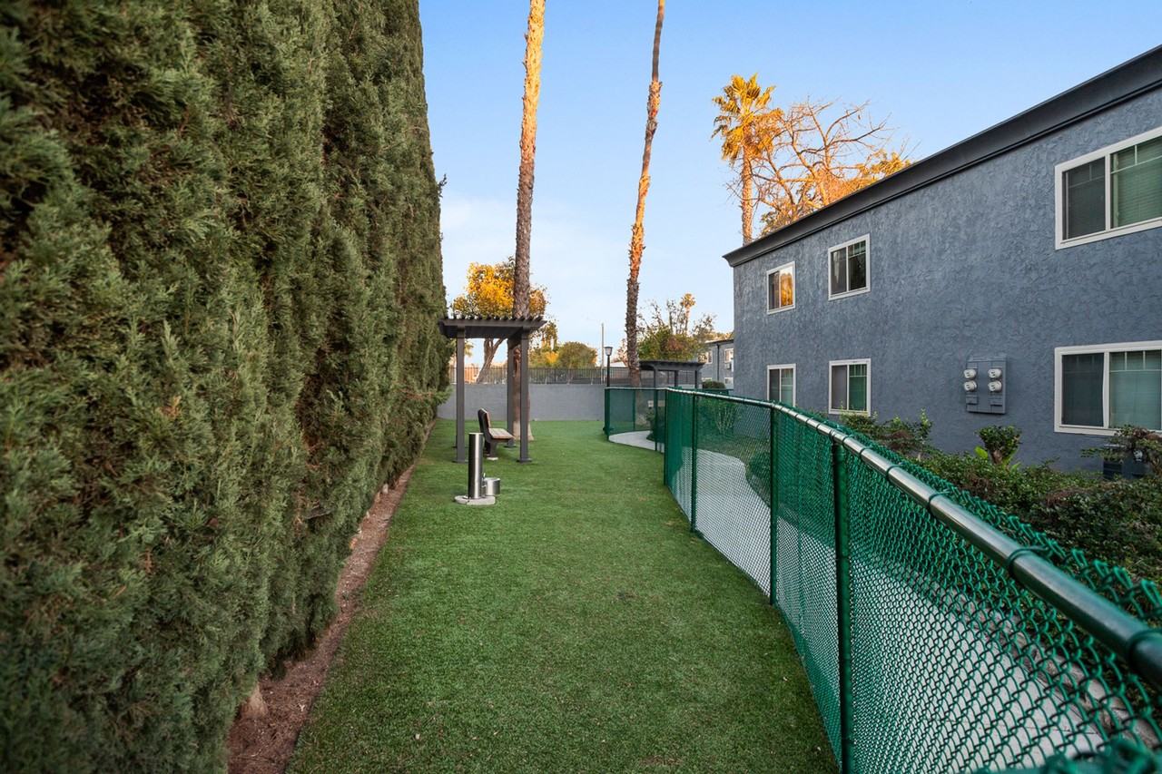 Park Plaza Apartments - Photo 4 of 35