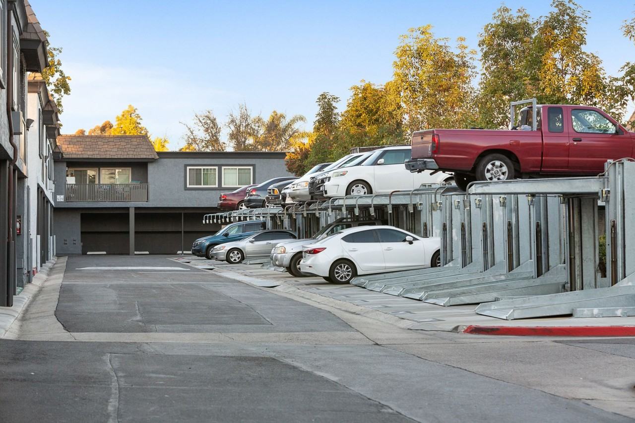 Park Plaza Apartments - Photo 6 of 35