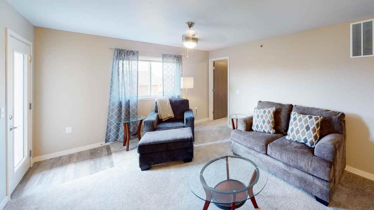 Hillcrest Heights Apartments - Photo 4 of 35