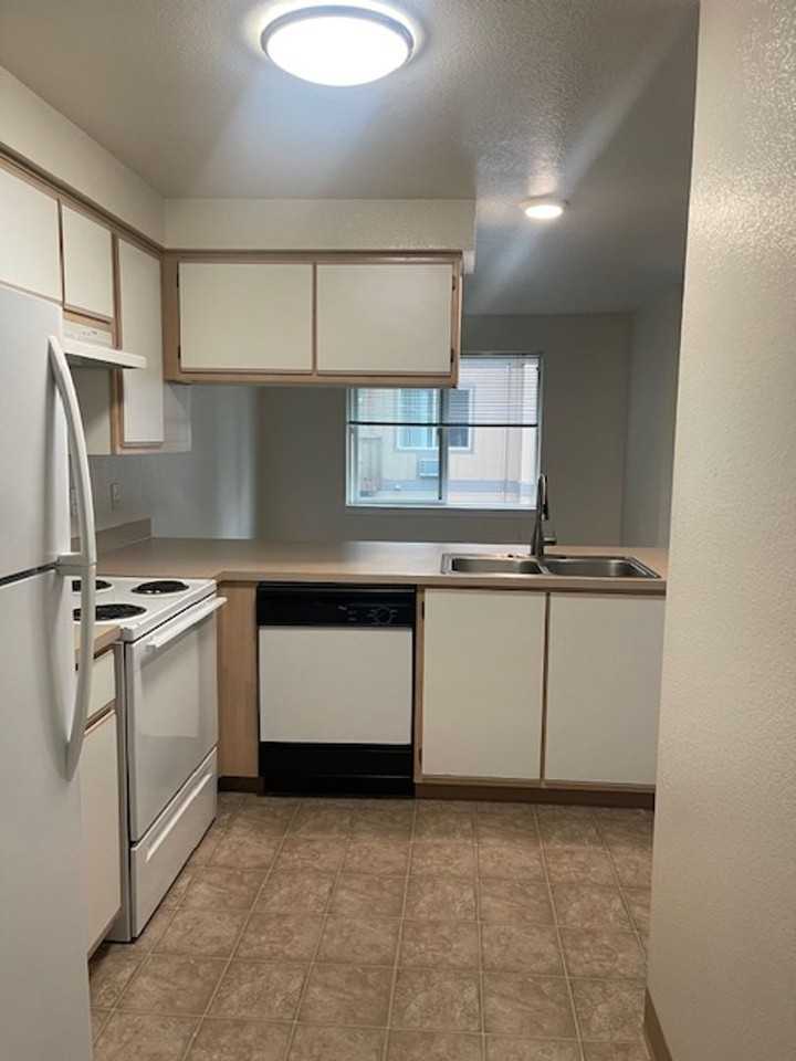 167-Triple Crown Apts - Photo 2 of 50