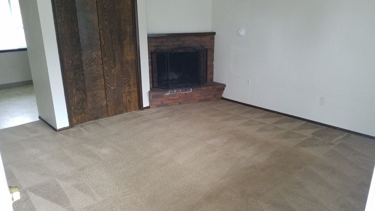 098-Westside Terrace Apartments - Photo 5 of 16