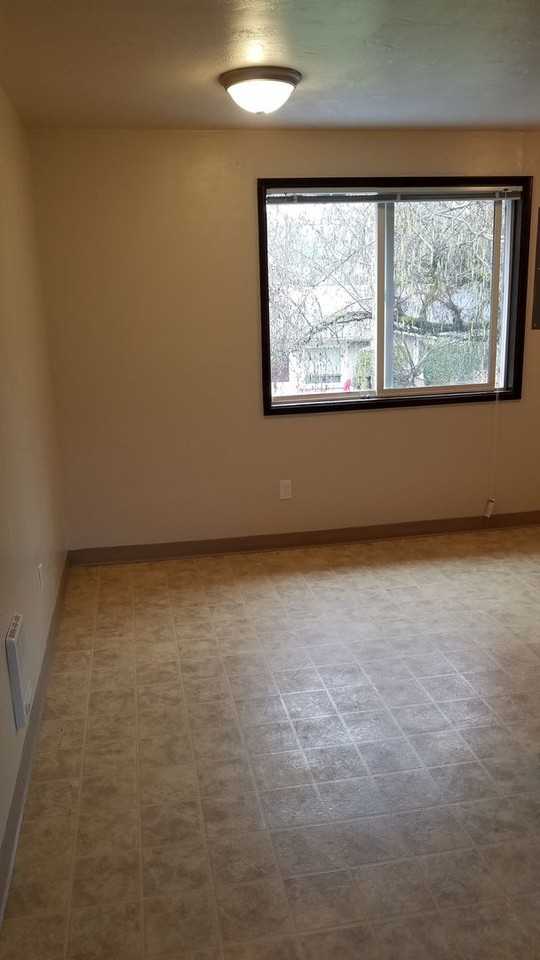 098-Westside Terrace Apartments - Photo 7 of 16