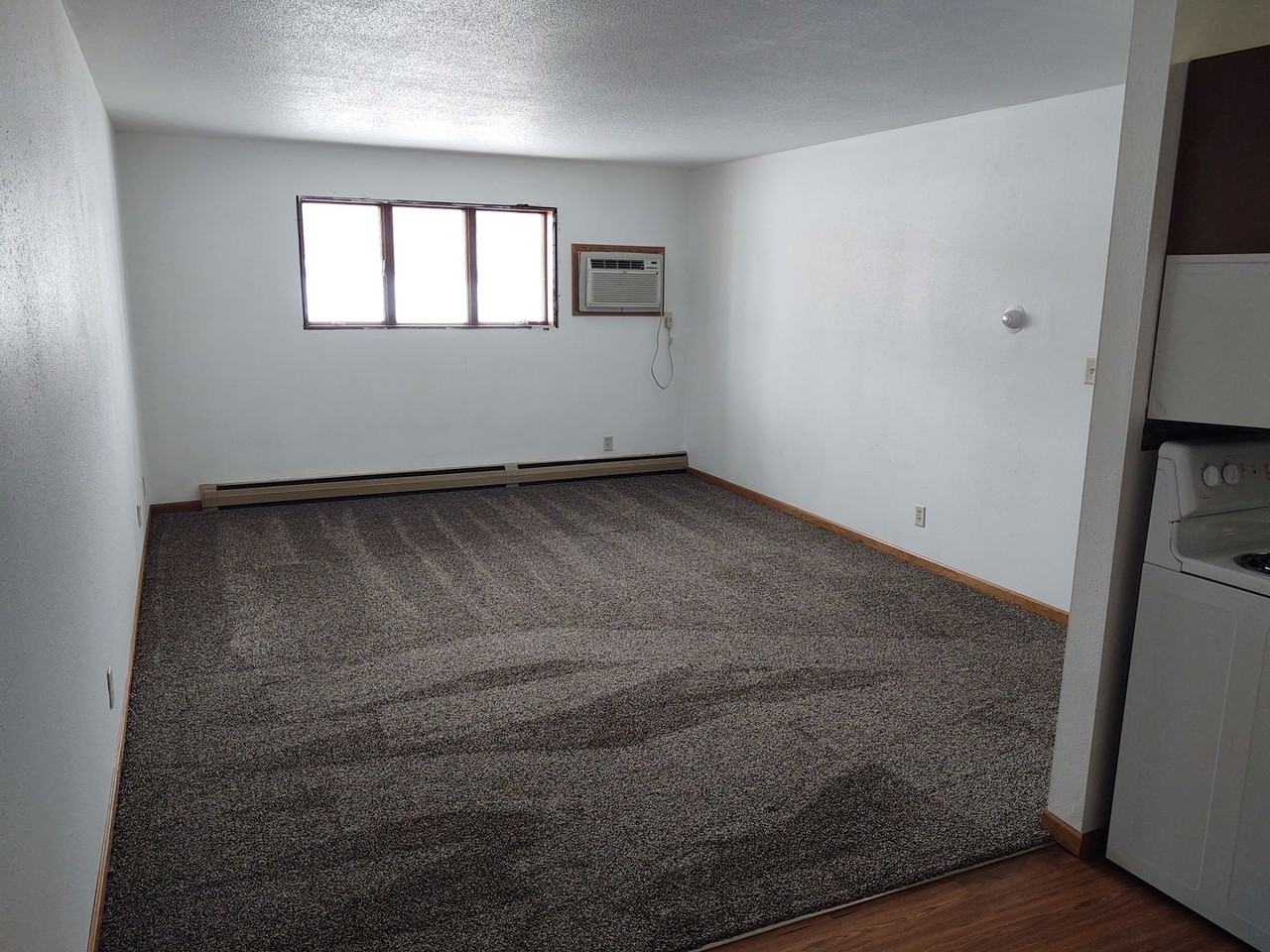 Village Court Apartments - Photo 6 of 18