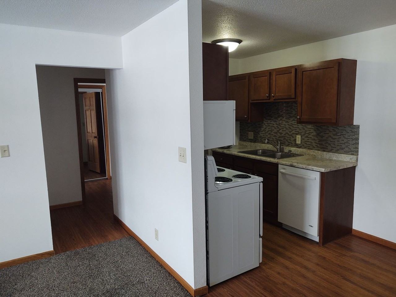 Village Court Apartments - Photo 7 of 18