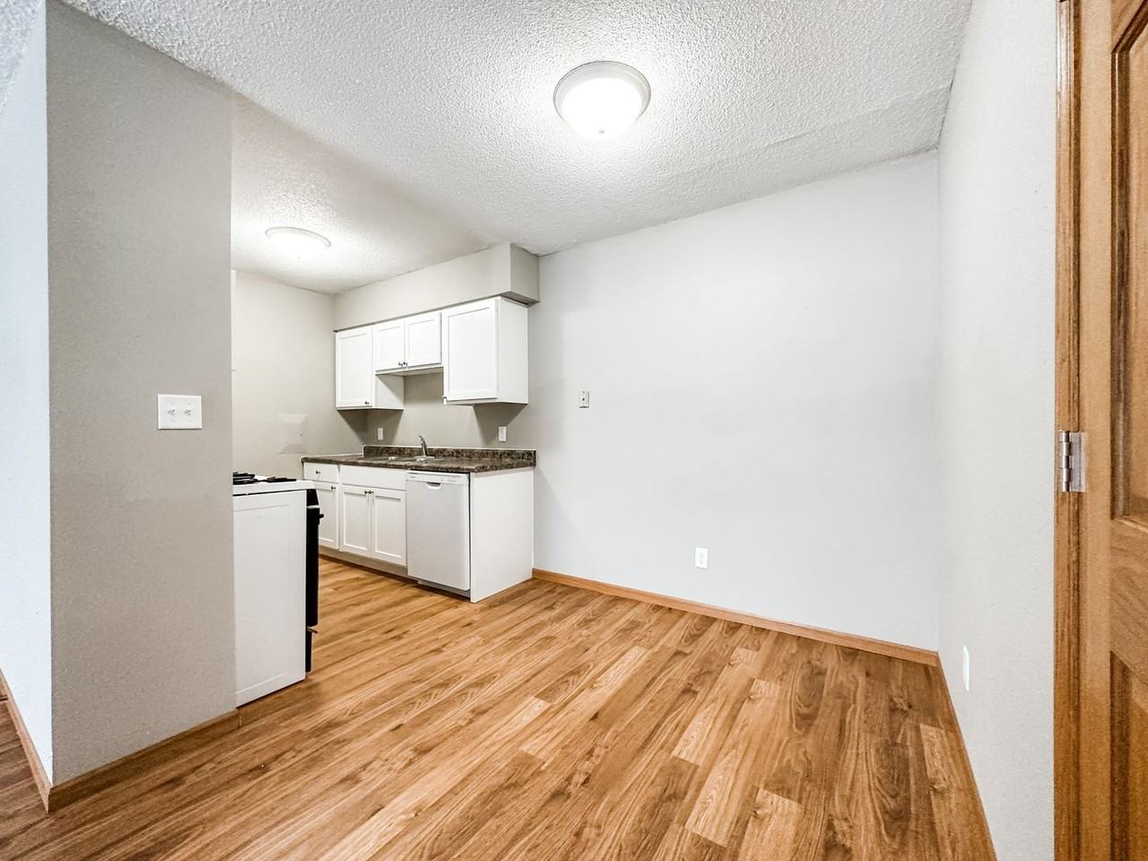 Village Court Apartments - Photo 4 of 26