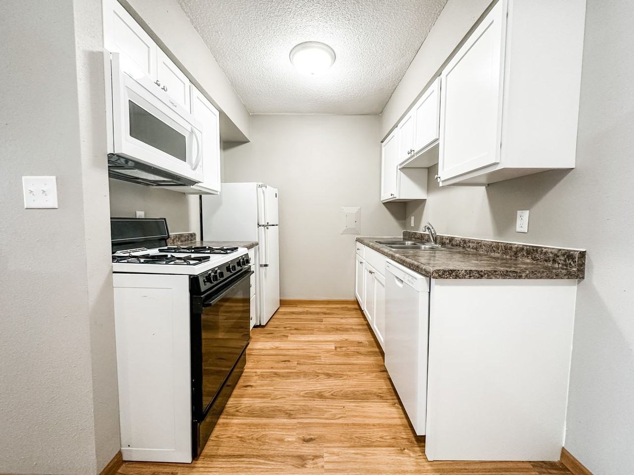 Village Court Apartments - Photo 5 of 26