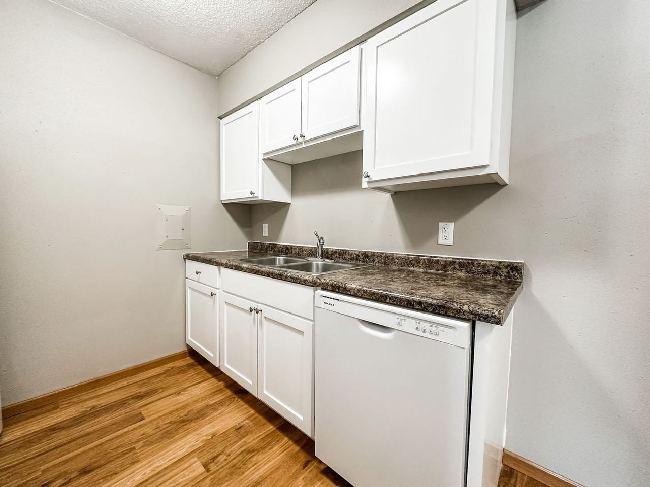 Village Court Apartments - Photo 6 of 26