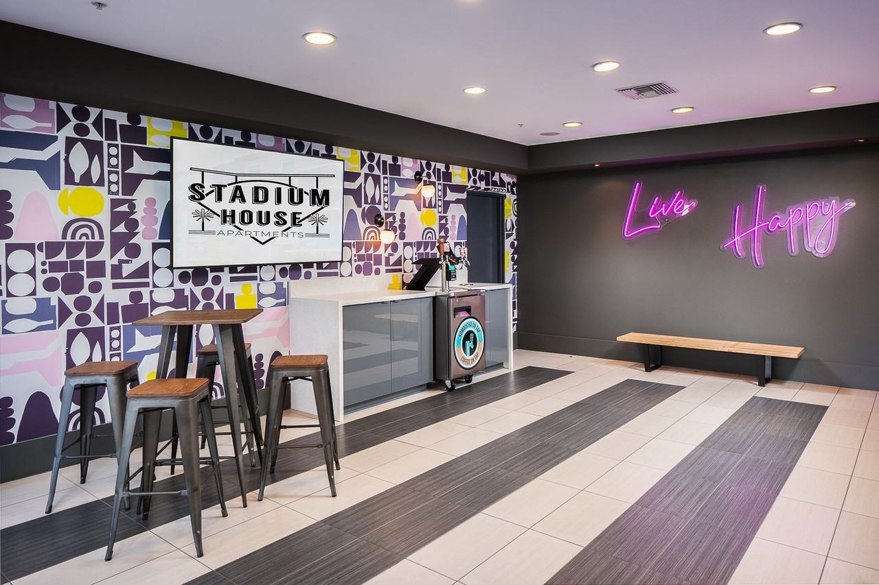 Stadium House Apartments - Photo 3 of 50