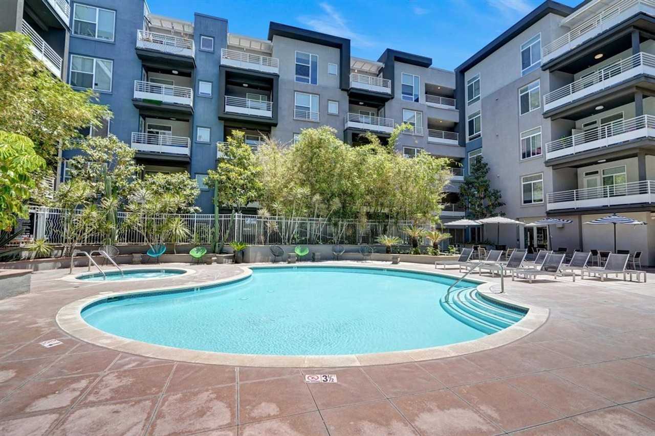 Stadium House Apartments - Photo 4 of 50