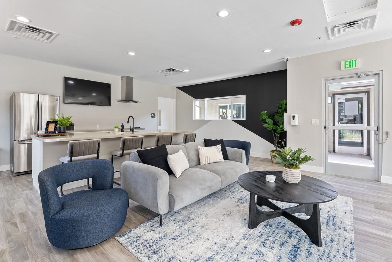 The James Apartments - Photo 4 of 50