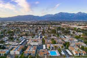 featured image of 1352 W 5th St