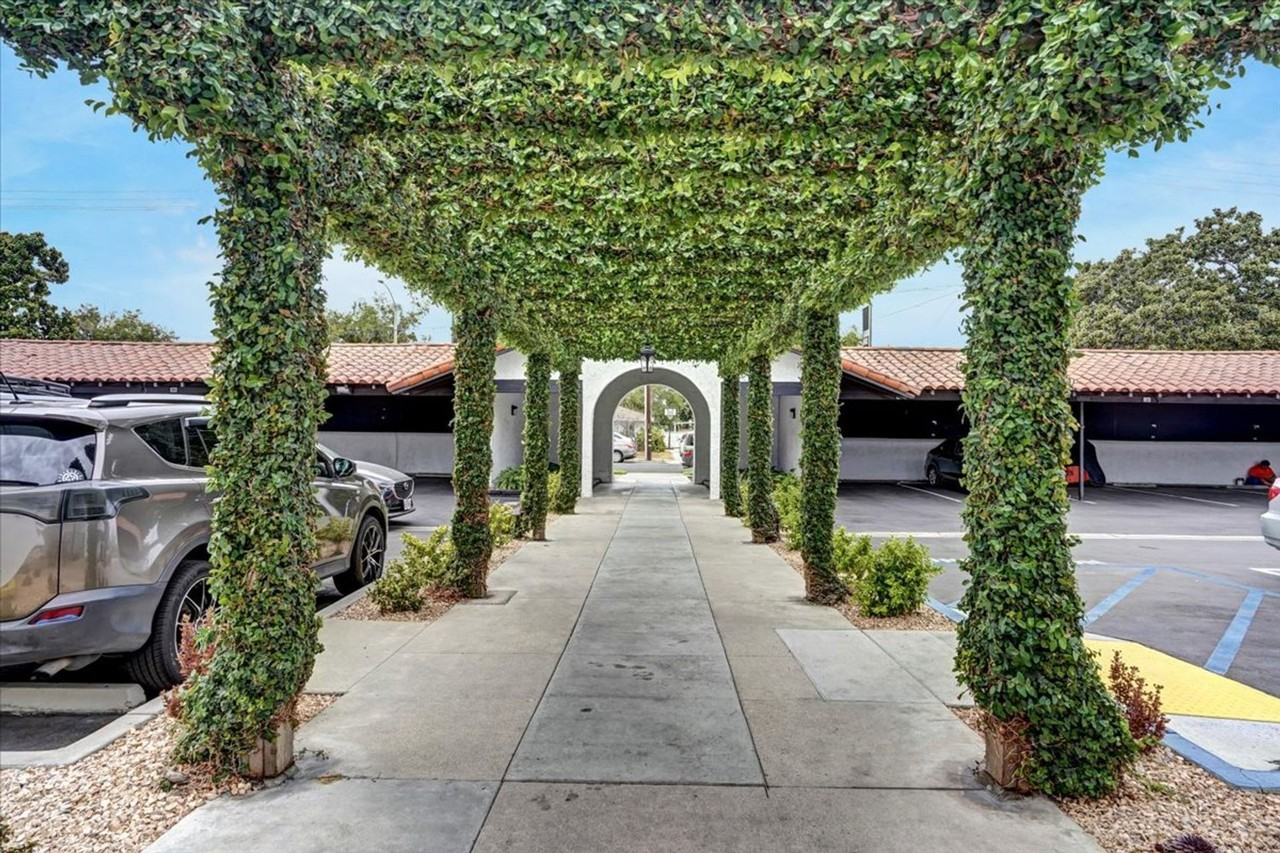 The Lincoln on Grand - Photo 5 of 50