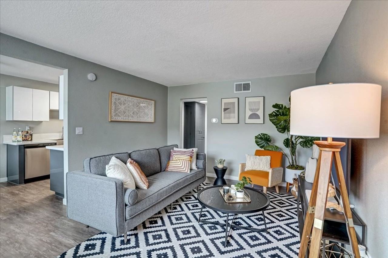 The Lincoln on Grand - Photo 6 of 50