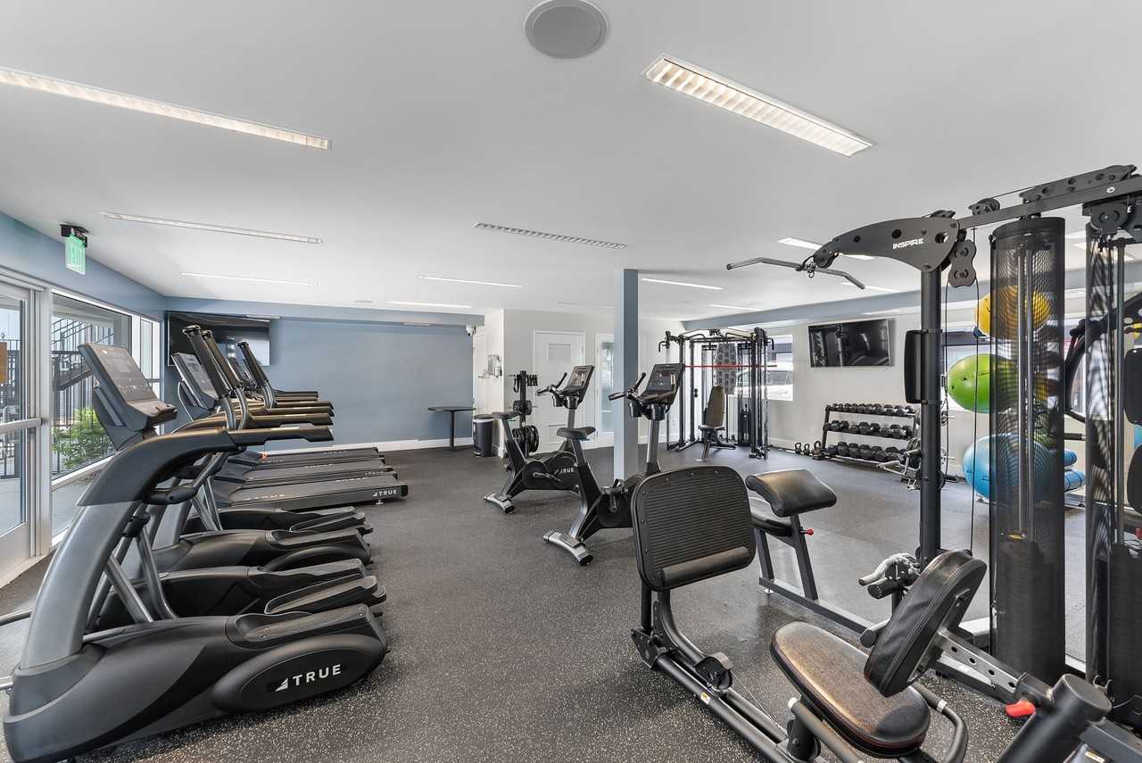 The Circle Apartments at Long Beach - Photo 3 of 50