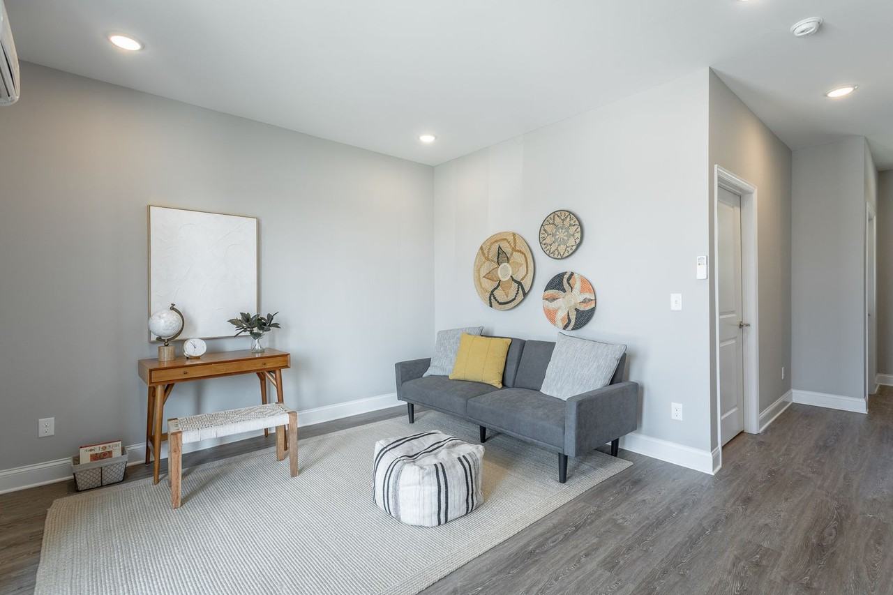 Addison Place - Photo 3 of 50