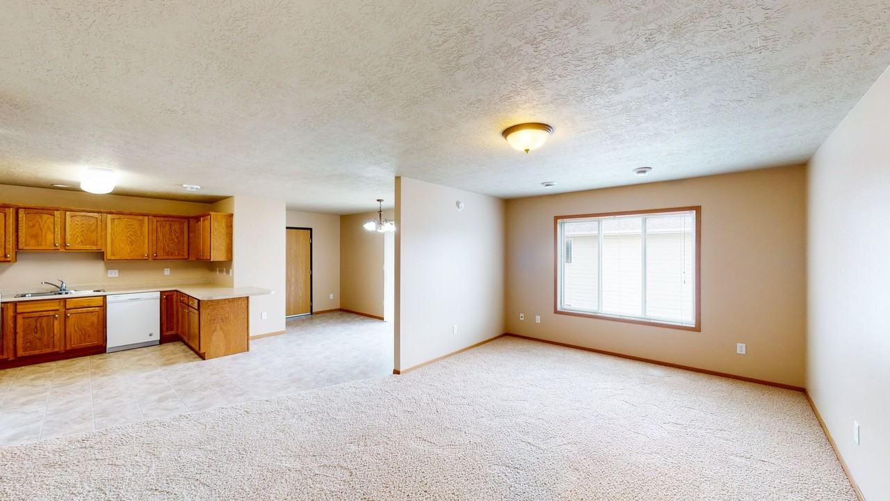 Joslyn Heights Apartments - Photo 7 of 11