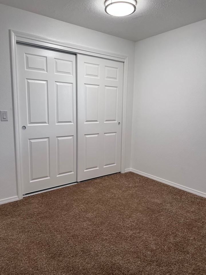 124-Viking Apartments - Photo 5 of 14