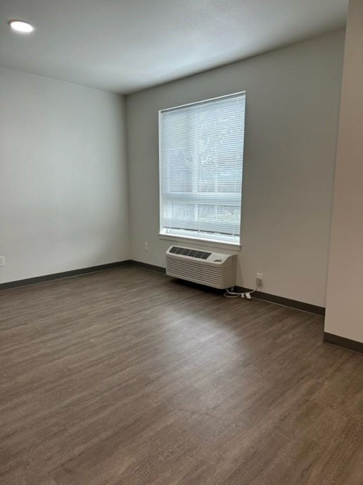 206- 990 Broadway Apartment Homes - Photo 4 of 27