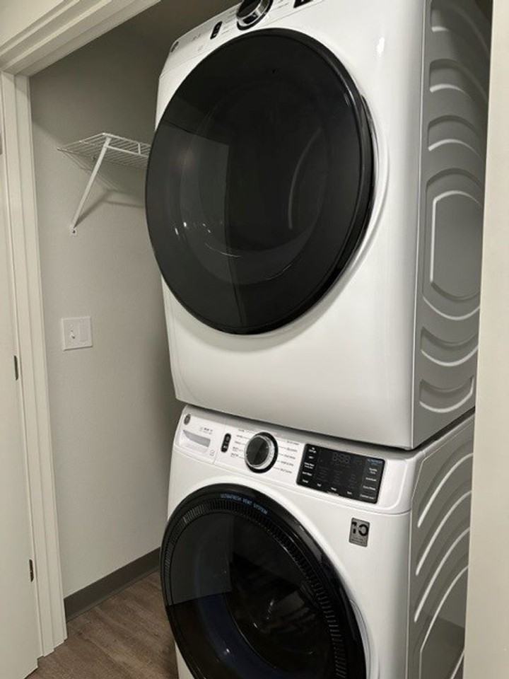 206- 990 Broadway Apartment Homes - Photo 6 of 27