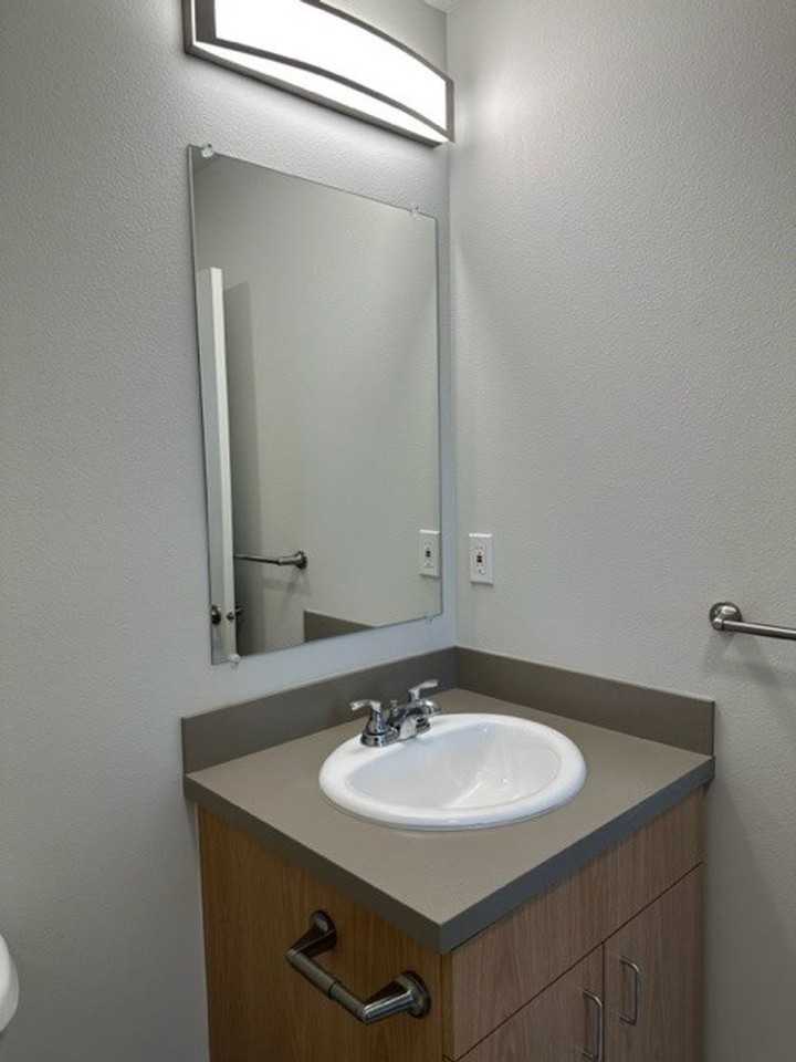 206- 990 Broadway Apartment Homes - Photo 7 of 27