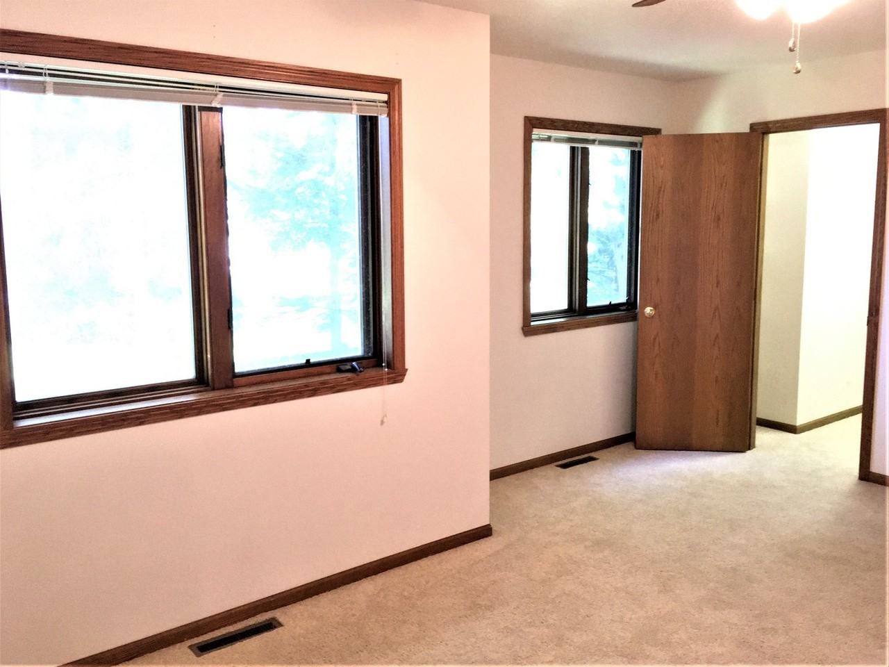 Mistwood Townhomes - 2925 - Photo 2 of 5