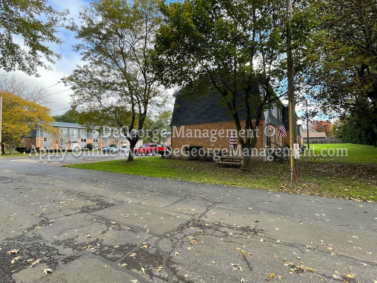 Woodside Court Apartments - Photo 5 of 9