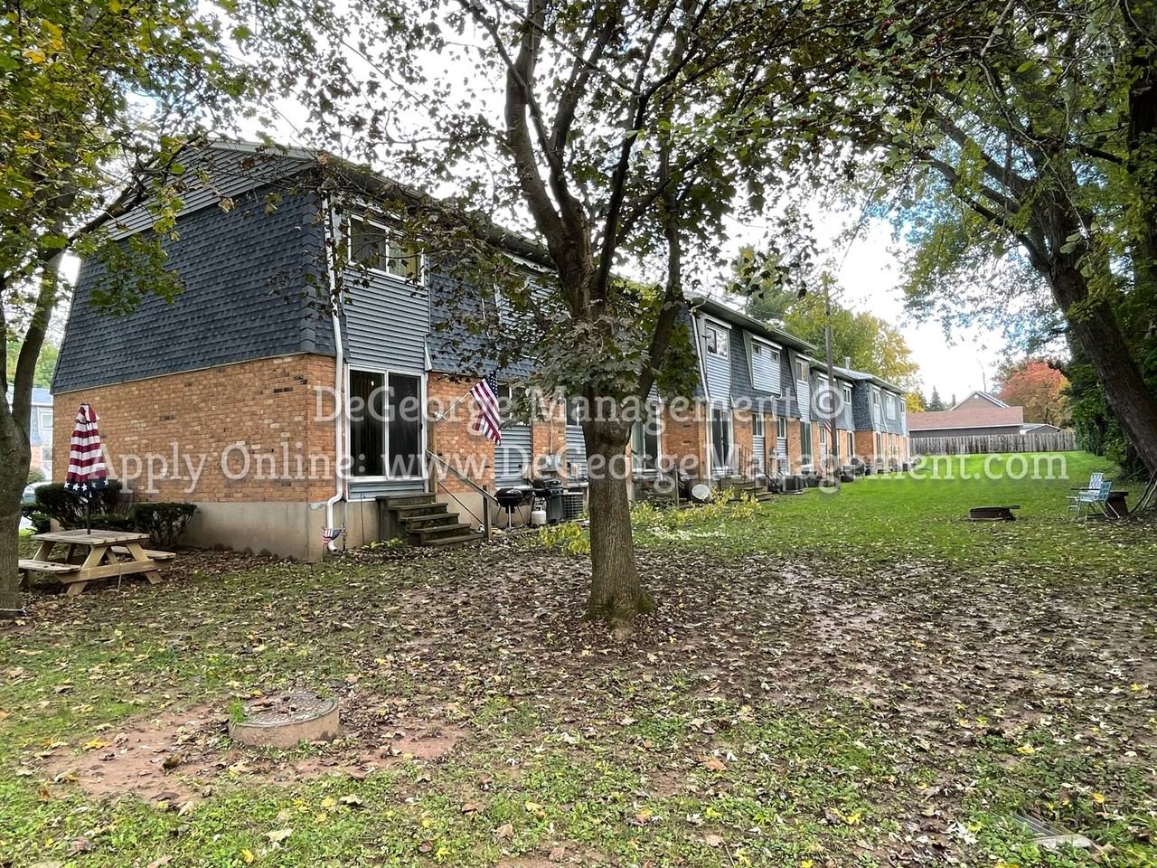 Woodside Court Apartments - Photo 6 of 9