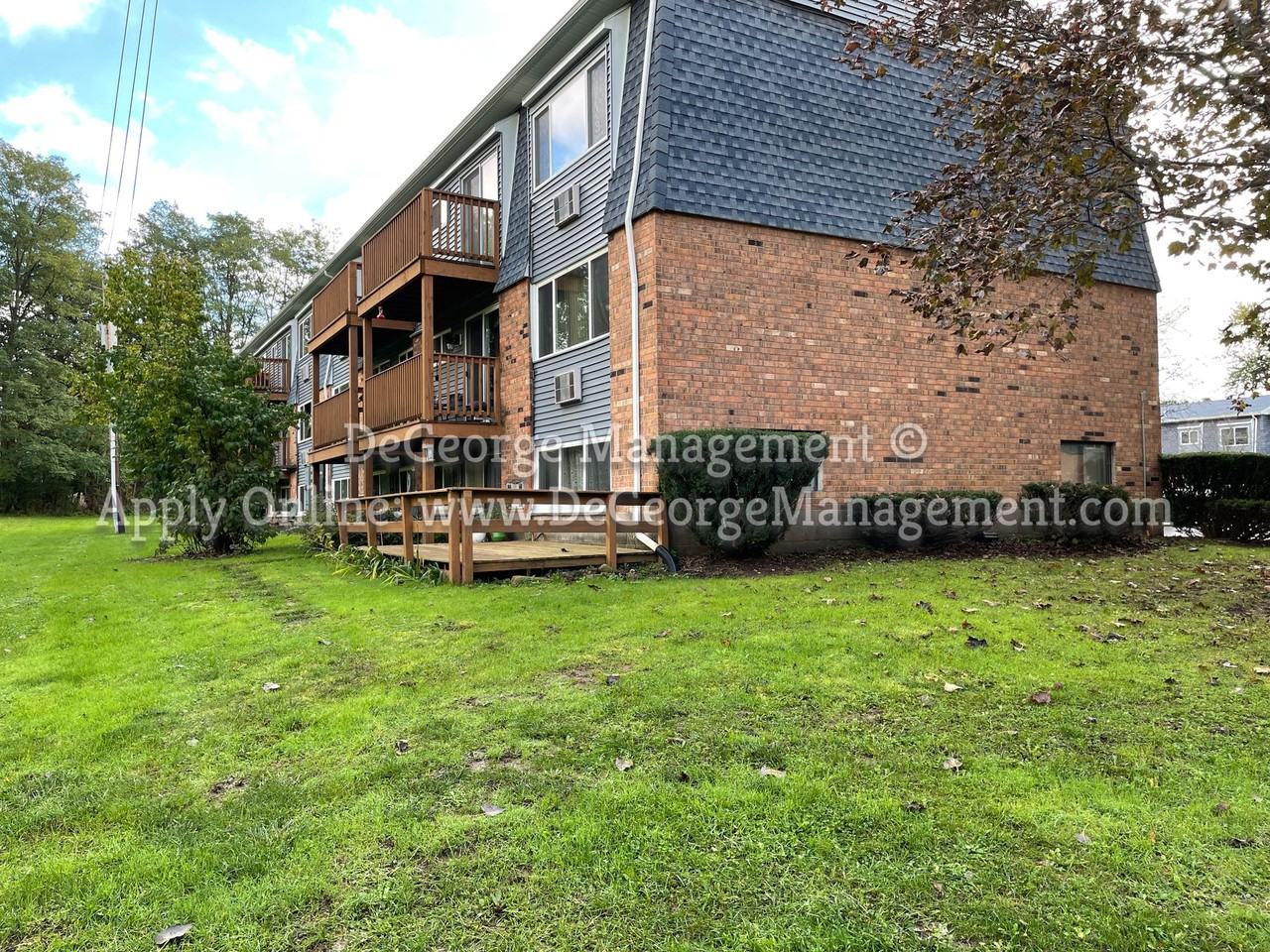 Woodside Court Apartments - Photo 7 of 9