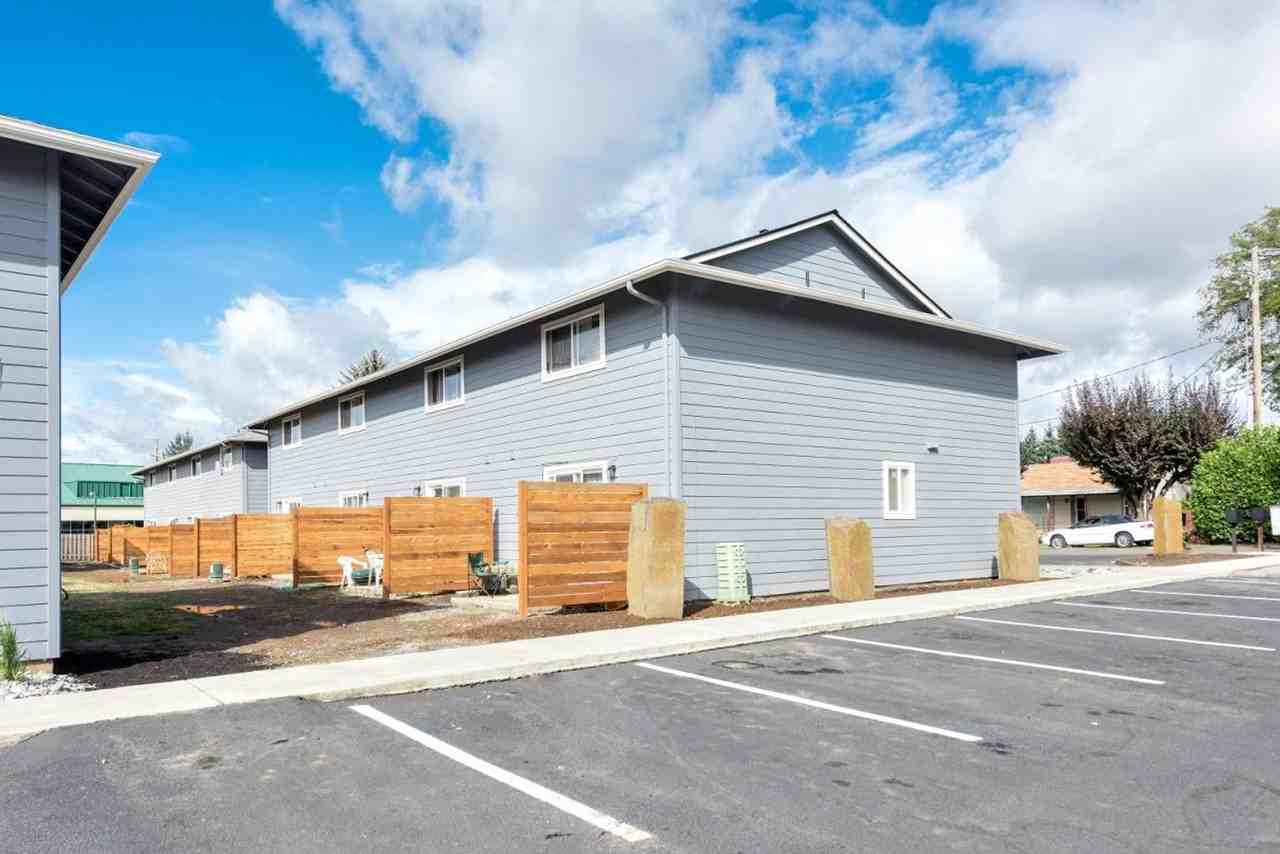 3417 NE 53rd St - Photo 4 of 10