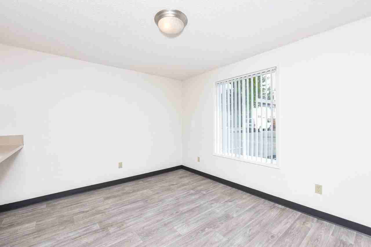 3417 NE 53rd St - Photo 5 of 10