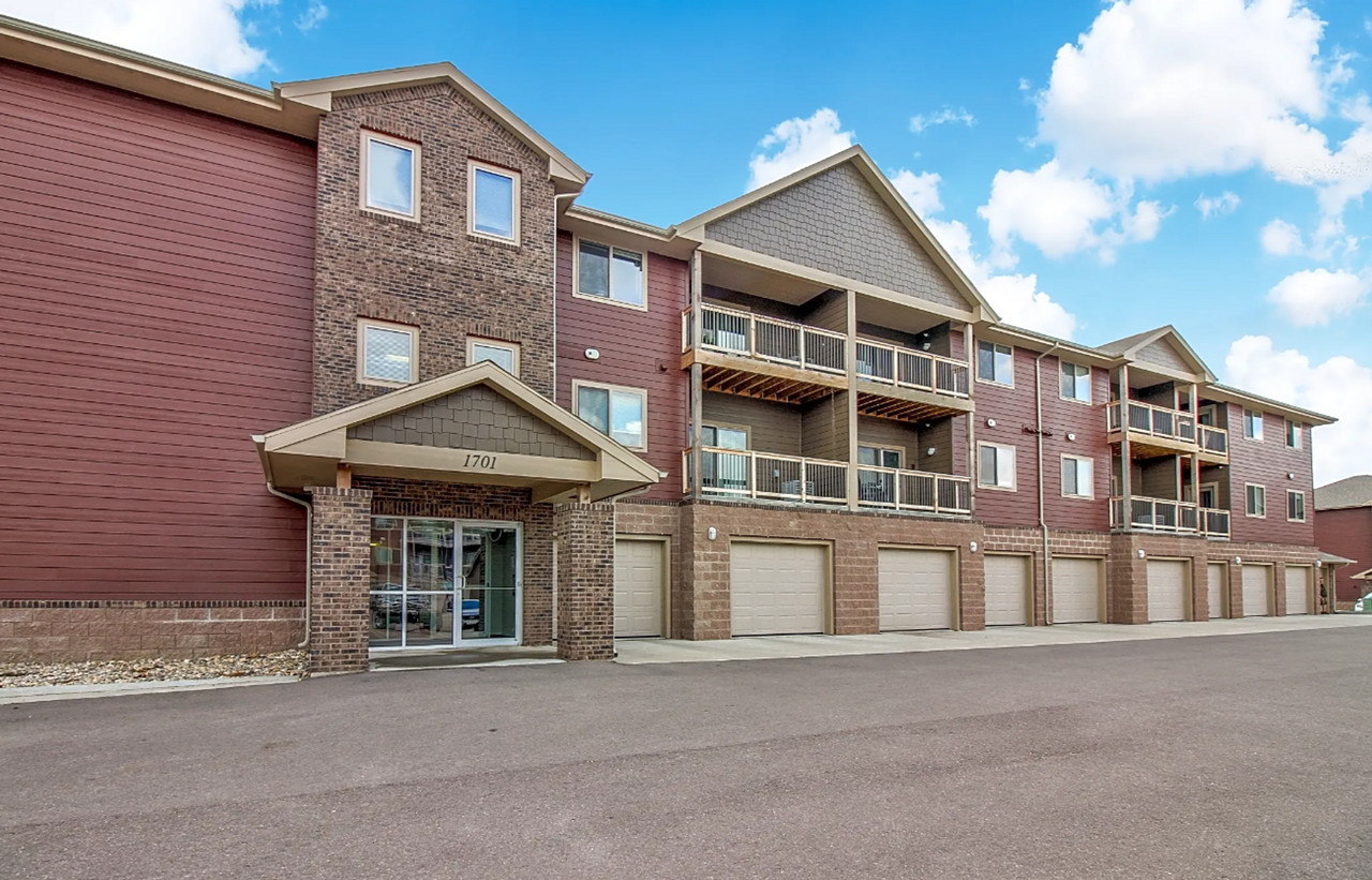 Sunset Villas Apartments - Photo 2 of 50