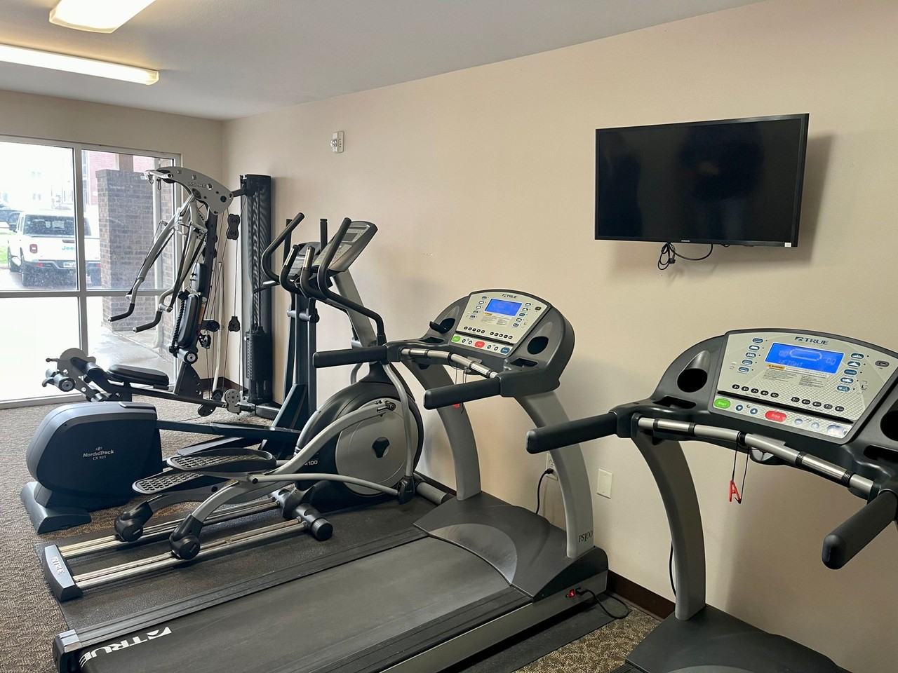 Sunset Villas Apartments - Photo 5 of 50