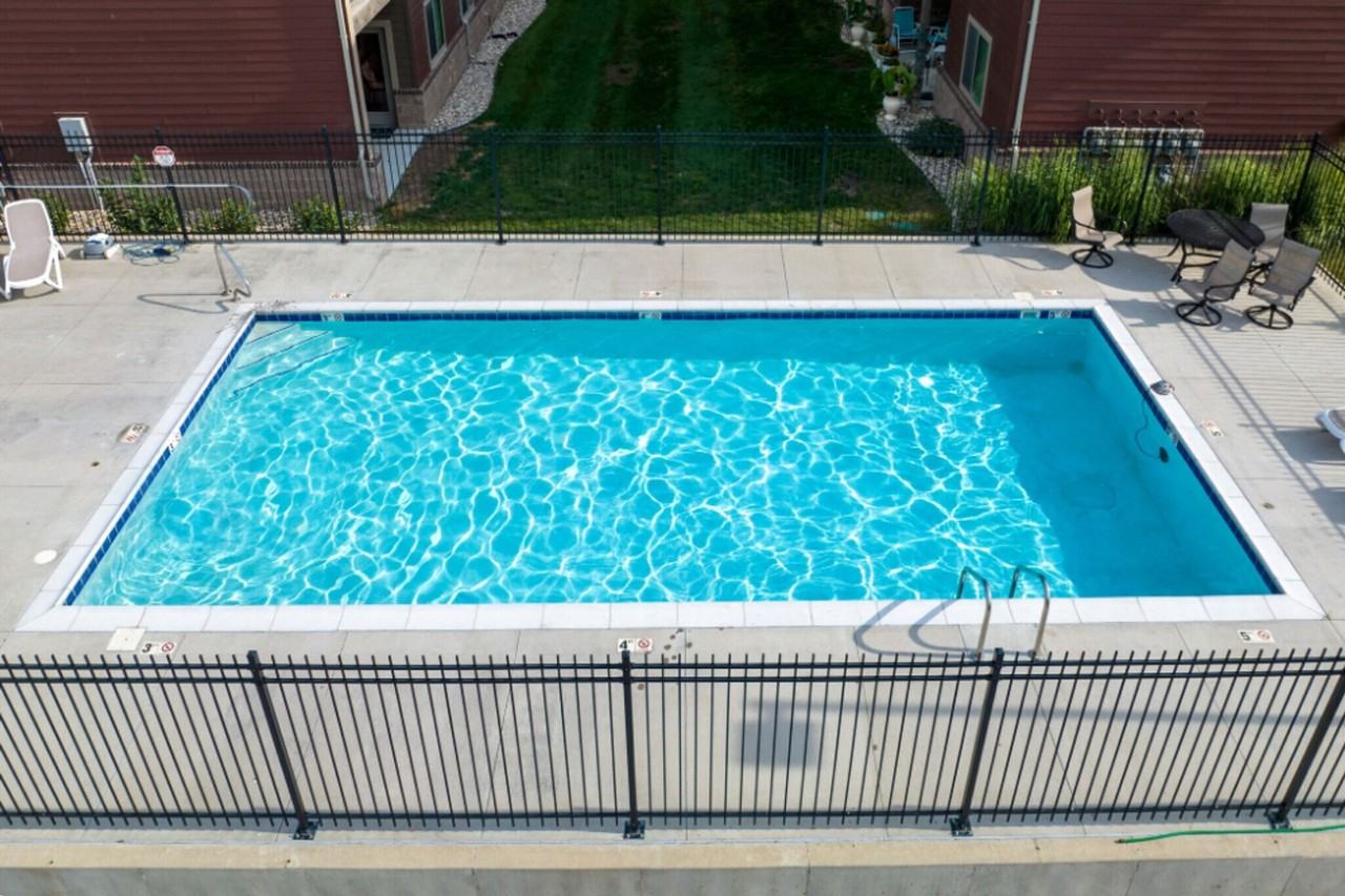 Sunset Villas Apartments - Photo 4 of 50