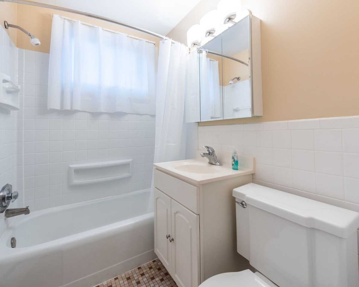 Lucia Lane Apts - Photo 2 of 5