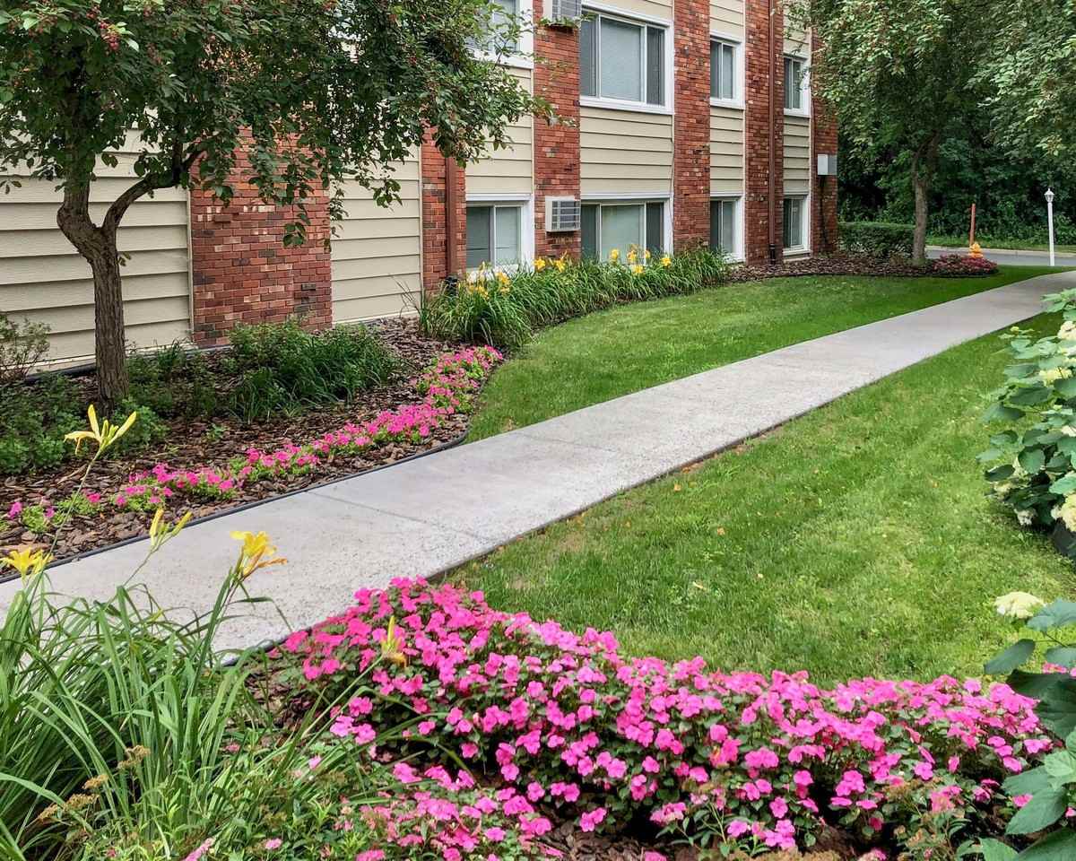 Lucia Lane Apts - Photo 3 of 5