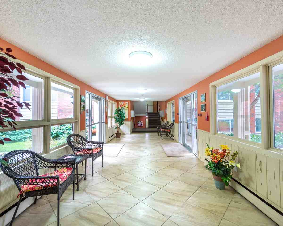 Lucia Lane Apts - Photo 4 of 5