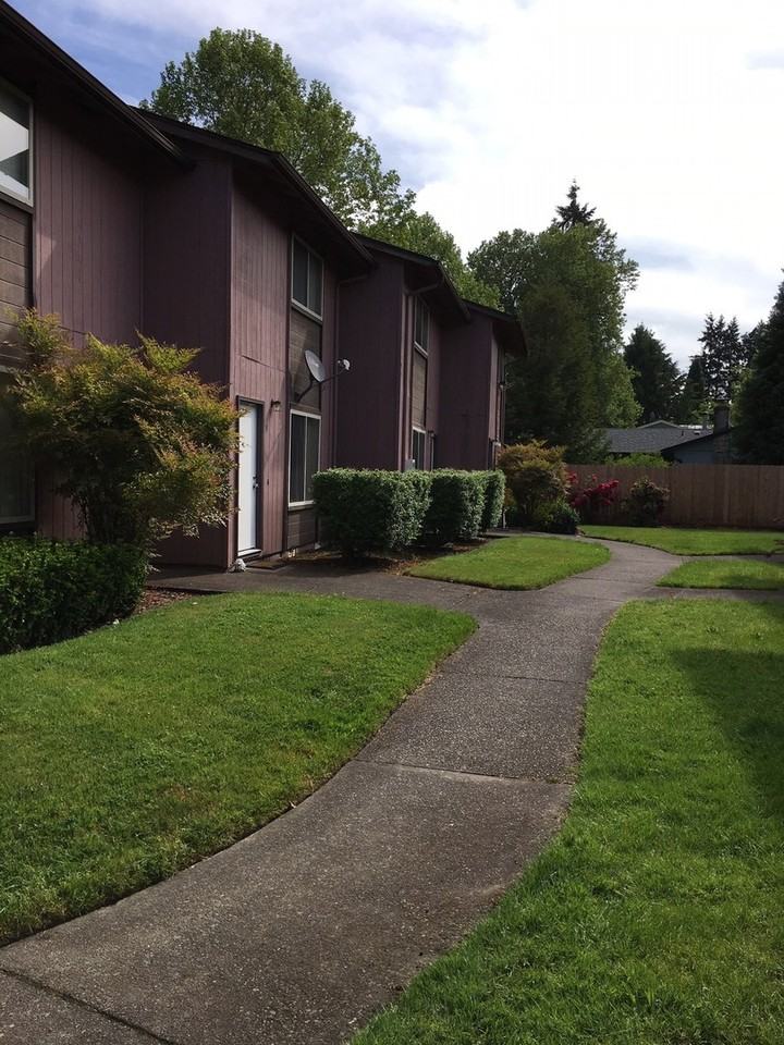 Lincoln Townhouses - Photo 4 of 22