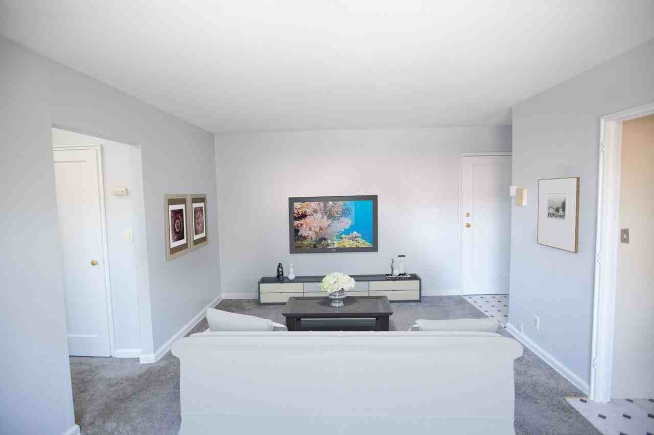 Lexington Garden Apartments - Photo 2 of 18