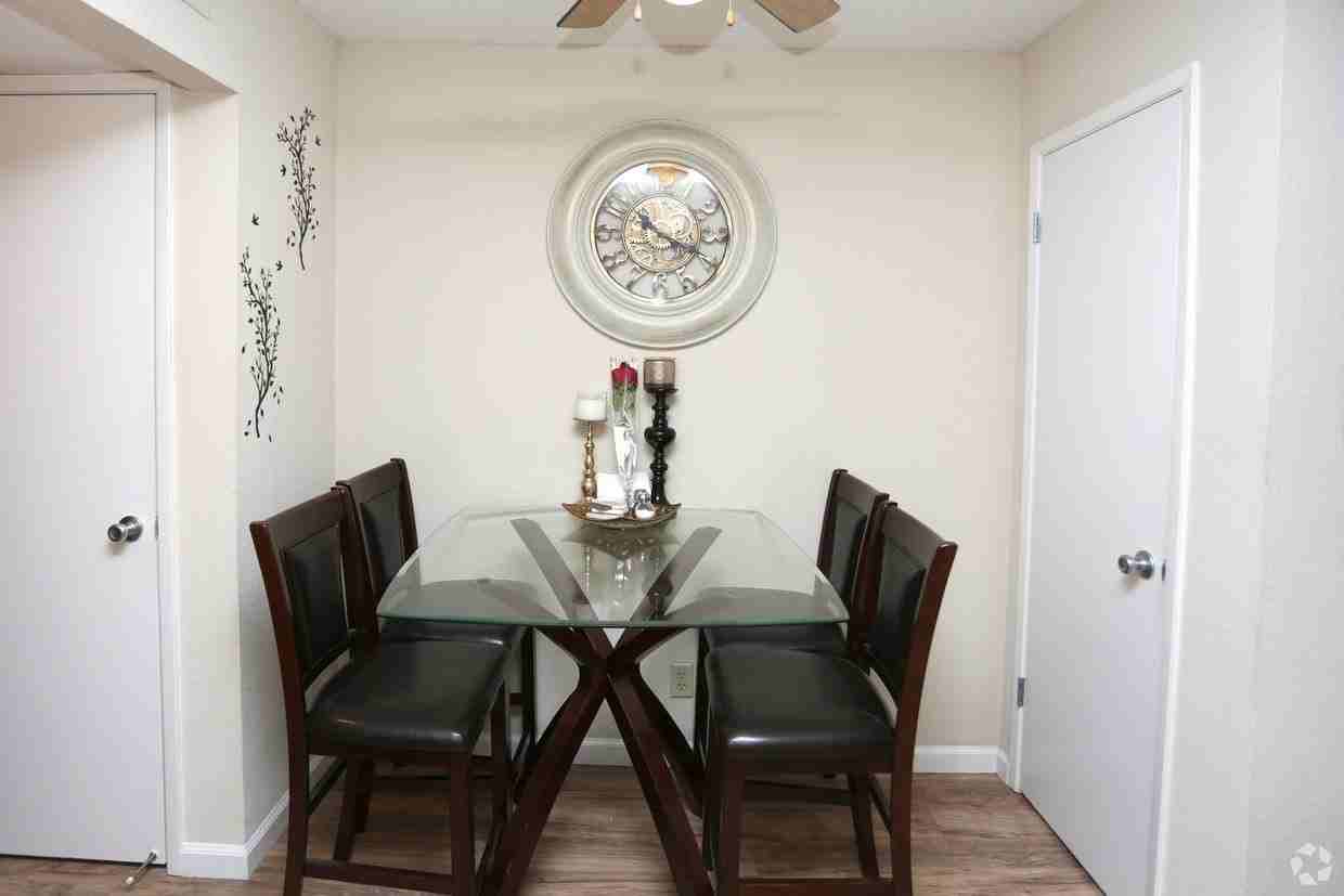 Pinewood Apartments - Photo 4 of 31