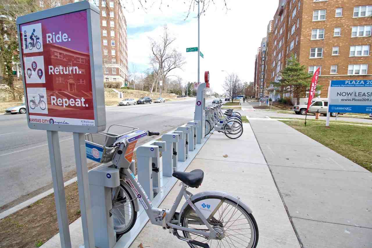 Plaza 209 Apartments - Photo 4 of 41