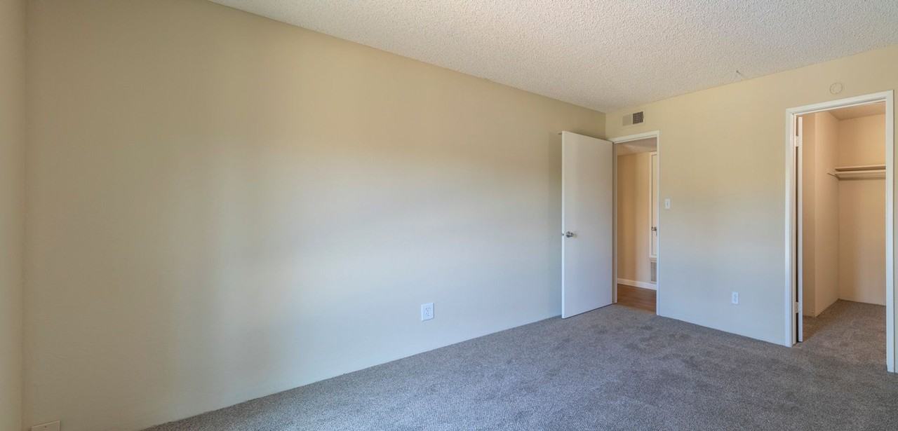 4700 Marconi Avenue - Photo 6 of 44