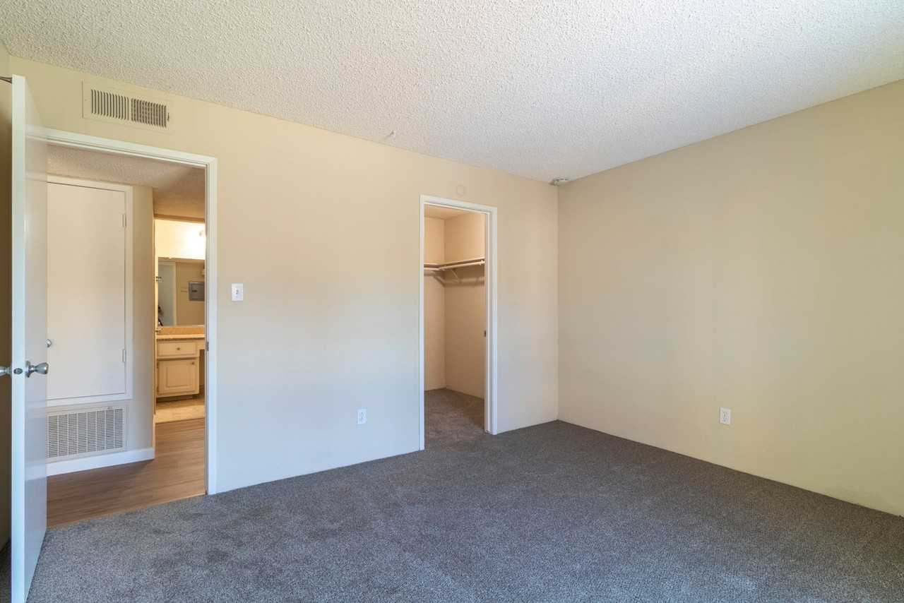 4700 Marconi Avenue - Photo 7 of 44