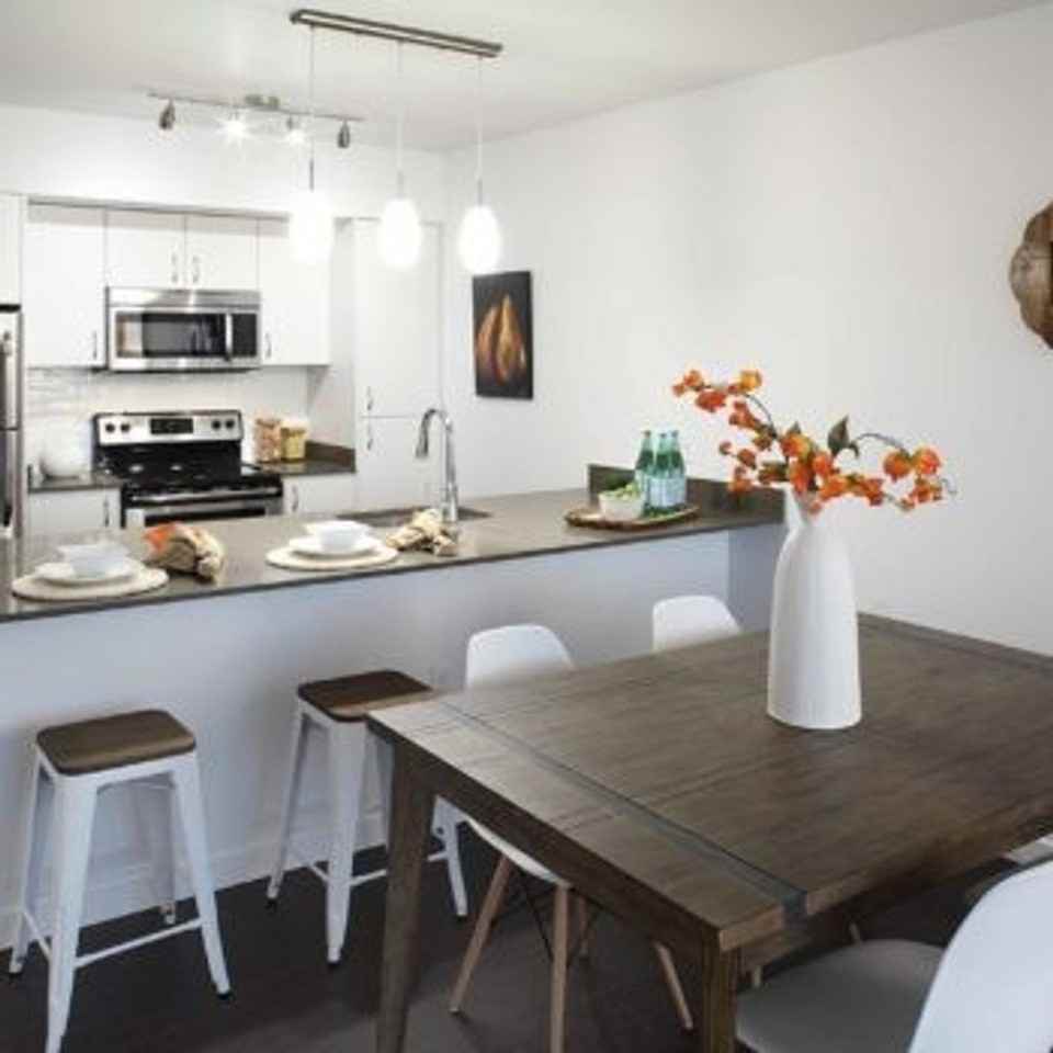 11 West Mercer Street - Photo 4 of 16