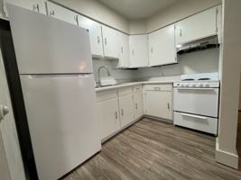 featured image of 300 W 33rd St