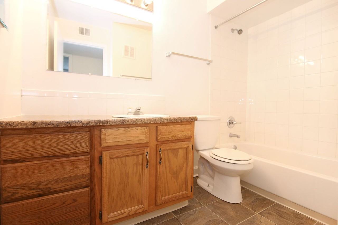 905 Paddock Apartments - Photo 6 of 26