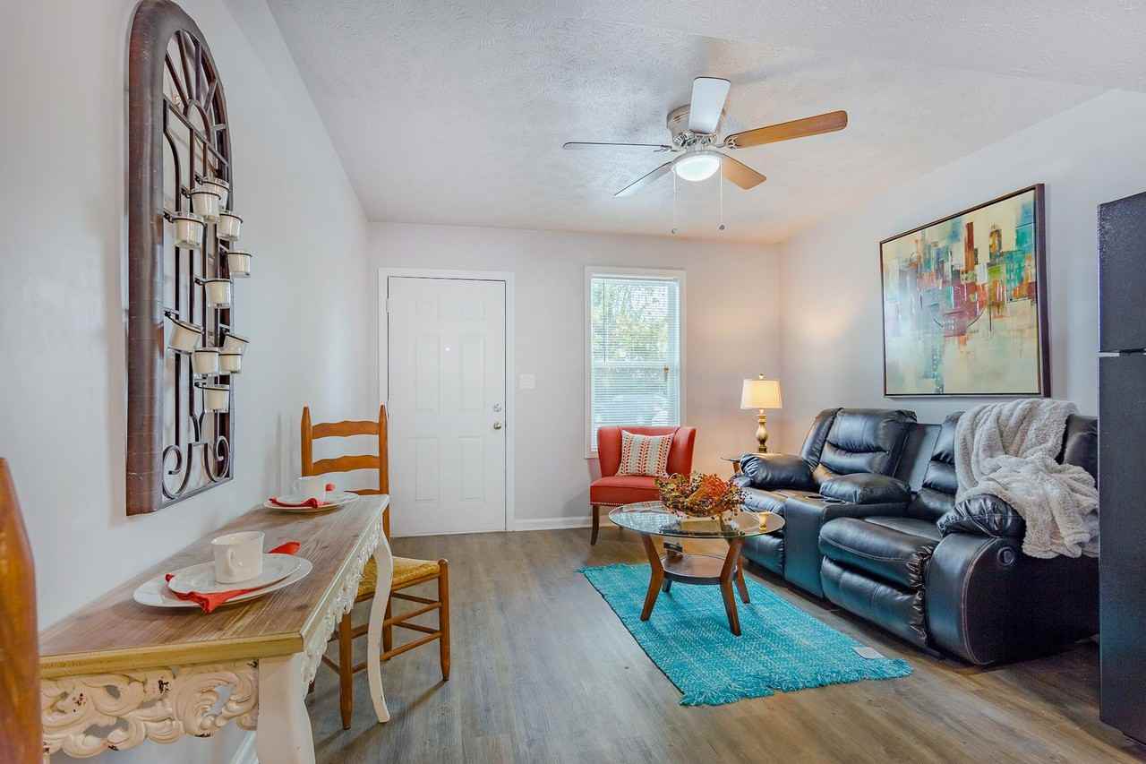 610 E College-USA - Photo 2 of 9