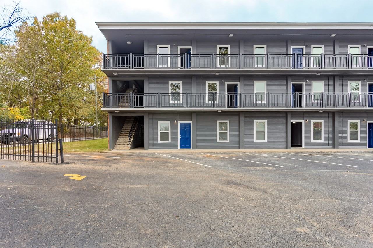 610 E College-USA - Photo 5 of 9