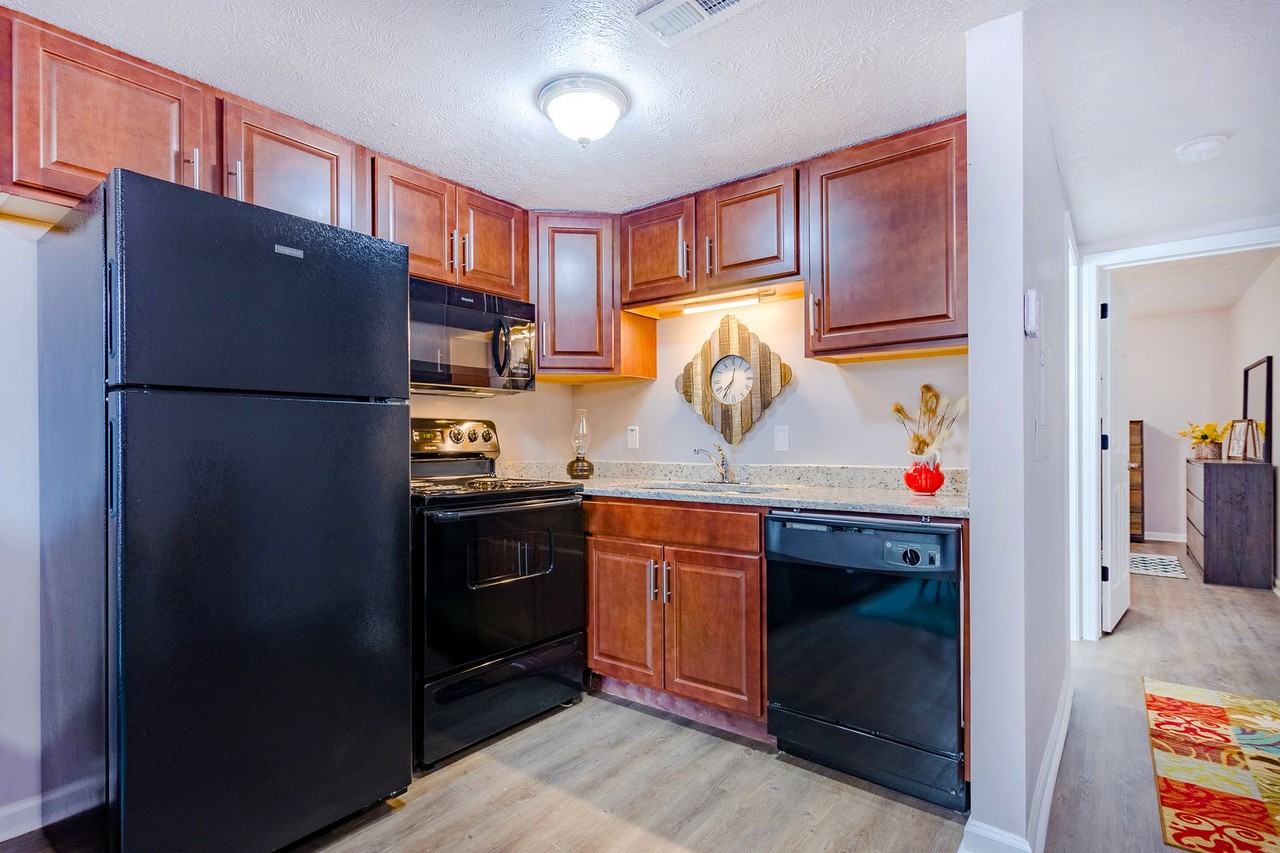 610 E College-USA - Photo 6 of 9