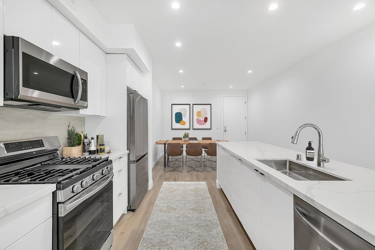 Oakwood Larchmont Village - Photo 2 of 25