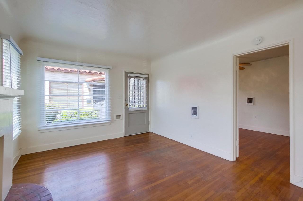 3523 1/2 6th Ave - Photo 4 of 19